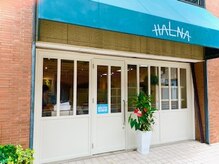 ガラス張りで開放的な店舗