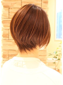 レウナ 外苑前(Reuna) 【30代40代50代】カットで決まる大人可愛いひし形ショート