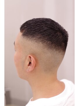 モイ(moy) フェードカット バーバースタイル スキンフェード〔浅草/上野〕