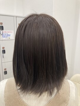 ビーズカラーイオン 酒田南店 透明感で肌も明るくプラチナアッシュ