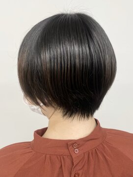 クローズ(cross-z) くびレイヤーエモージュ斜めバング小顔愛されグレージュカラー