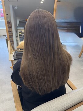 ブローチェラウカ(Broche lauka) レイヤーカット×オリーブグレージュ