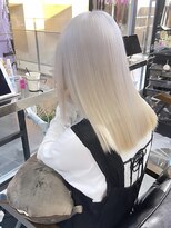 ラヴィキョート(Lavy kyoto)&nbsp;アッシュグレーアンブレラから―ハイライトミディアムヘアウルフ