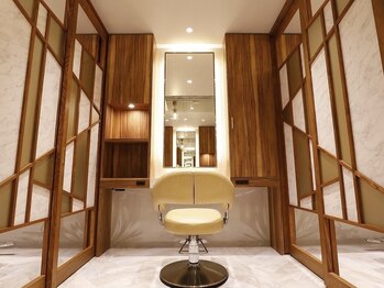 アリエッタ ギンザツー(ARIETTA GINZA2)の写真/全席半個室でリラックスできる癒し空間＊カウンセリングは髪型や悩みを丁寧に相談でき施術中も細かく確認♪