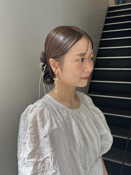 ポーズ(PAUSE) シニヨンアレンジ