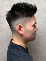 ディスイズバーバーフォース(THIS IS BARBER 4th)&nbsp;スキンフェード モヒカン ツイスパ 黒髪ショート カジュアル