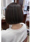 大人かわいいシルバーベージュミニボブ