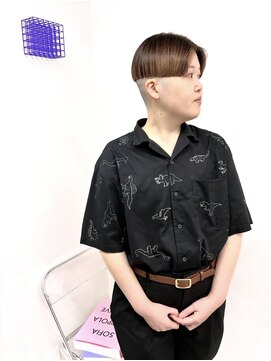 イラカ(elaka) ライトブラウン×刈り上げショート