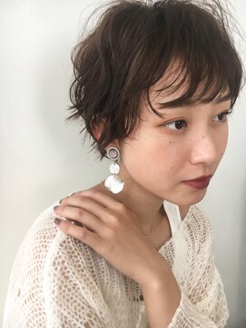 バズ(BUZZ) 透明感アッシュでふんわりショートボブ★BUZZ秋山