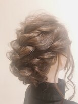 ヘアサロン トラヴィス(hair salon Travis)&nbsp;フィッシュボーンとロープ編みのパーティーアレンジ