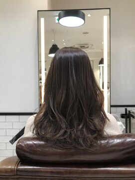 ミンクスプラス 流山おおたかの森(MINX plus) ロングなら巻き髪が可愛い。グレージュヘア