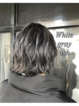 ネリネ(Nerine) ホワイト　グレー　アッシュ