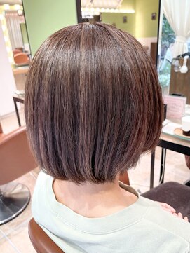 ネオリーブソラ 相模大野店(Neolive sola) 白髪ぼかしハイライト  おしゃれミニボブ 20代30代40代