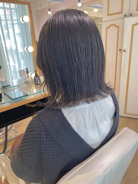 ネオリーブ チロル 横浜西口店(Neolive CiroL.) 切りっぱなしボブ ビターブラウン 暗髪カラー