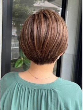 ラッキーヘア 加古川(Lucky Hair) 白髪ぼかしハイライト×大人ショート【松尾】