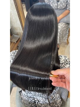 アンフィシュピトロワ(AnFye spi tlow) 輝くほどのツヤッツヤ艶髪に縮毛矯正で艶髪に変身♪