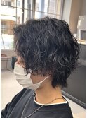波巻きスパイラルパーマウェーブヘアーセンターパート