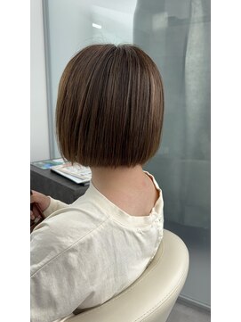 ジエクト アイロ(The Ect ilo) ぱつっとボブ　ハイライト