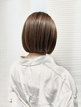 ゼン ネオ(Zen Neo) ストレートパーマで作る切りっぱなしスタイル