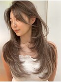 ハイライトカラーミルクティーベージュレイヤーカット