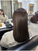 柔らかな質感。セミロングの極上ストレート