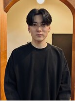 エディ(Edy) センターパートニュアンスパーマカルマヘア韓国ヘア眉毛カット