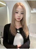 ワンカールで決まるレイヤーカット×ブロンド