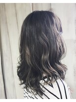 アンフィドットドゥルドゥ(AnFye.dueldo)&nbsp;【AnFye.dueldo】セミロングヘア × ディープシルバー