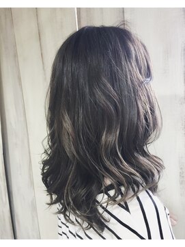 アンフィドットドゥルドゥ(AnFye.dueldo) 【AnFye.dueldo】セミロングヘア × ディープシルバー
