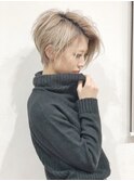 横顔美人ハンサムショート