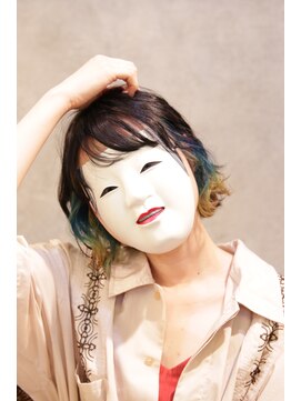 コマ(coma) 【coma中野】黒地夏色多色染_インナーカラーエッジショート