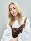ブロンドベージュ くびれレイヤー 大人ミディアム恵比寿大平彩