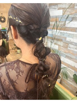 ハウオリ ヘアーワークス(Hauoli hair works) 金箔×編み下ろしアレンジ