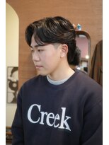 エディ(Edy)&nbsp;センターパート刈り上げニュアンスパーマカルマヘア眉毛カット