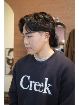 エディ(Edy) センターパート刈り上げニュアンスパーマカルマヘア眉毛カット