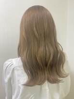 アリエル セバスチャン&nbsp;透明感ミルクティーベージュ