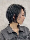 大人の前下がりショートボブ