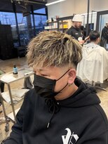 ザデイ カットアンドカルチャーショップ(THE DAY CUT&CULTURE SHOP)&nbsp;金メッシュ/ツイストパーマ ダウンバングショート フェード