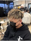 金メッシュ/ツイストパーマ ダウンバングショート フェード