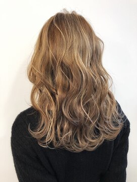 バズ ビー(BUZZ Bee) ミルクティーベージュ☆【梅田】