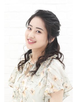 ララルーモ スタジオ(LaLarOomo STUDIO) 【JR新宿東口3分西武新宿駅直結】さわやかハーフアップ