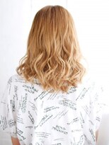 ヘアメイク ナル(hair make nalu)&nbsp;ハイトーンベージュの波カールスタイル