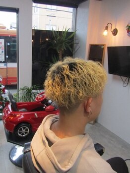 ブルーノ(Bruno)の写真/【バス停明高下1分】人気の２ブロックスタイルやフェードカットをするなら≪Bruno Local barber≫へ！