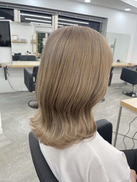 エイト 恵比寿店(EIGHT ebisu) ホワイトミルクティーグレージュ外ハネミディアム