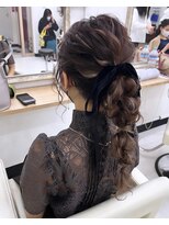 プティクローシェ バイ クオーレ(petite cloche by CUORE) ルーズヘアセットポニーテール編みおろし