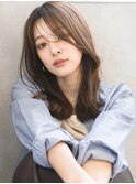 顔周りレイヤーがかわいいミディアムヘア