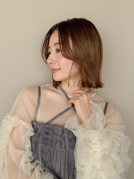 ニモ(NIMO.) くびれボブ外ハネボブ色素薄めカラーミルクティーベージュ