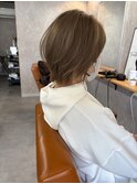 オリーブベージュ