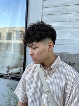 エディ(Edy) スペインカールスキンフェード外国人風メンズパーマ眉毛カット