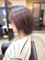 トレセッテ(tre sette)&nbsp;動きを強調させたショートボブスタイル/ヴァイオレットブラウン
